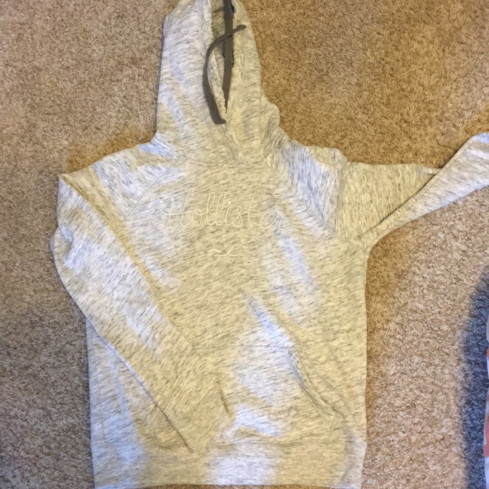 Snuggle Hollister sweatshirt